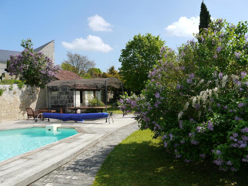 Logis Auberge De Crissay Exterior photo
